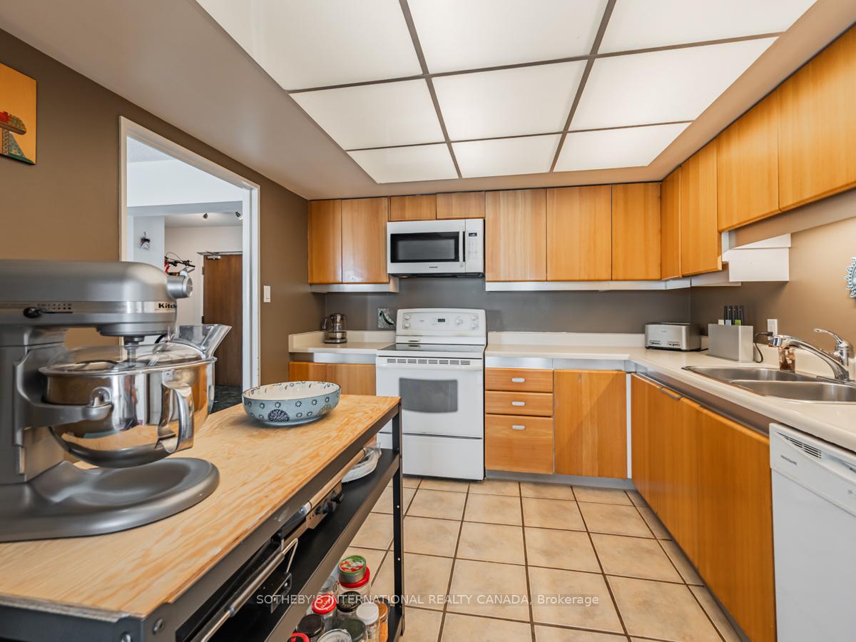 65 Harbour Square 2204, Toronto Unit: 2204