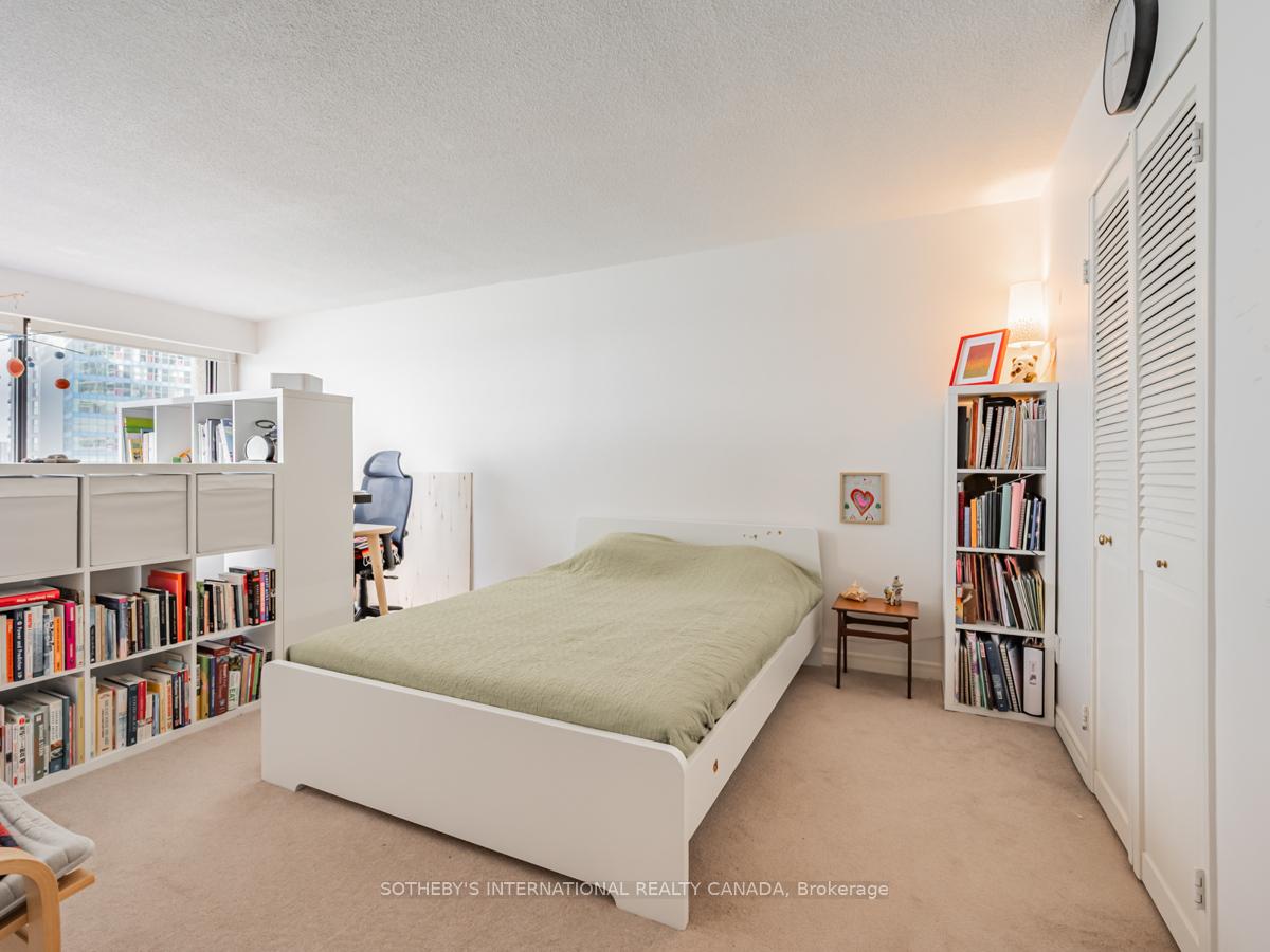 65 Harbour Square 2204, Toronto Unit: 2204