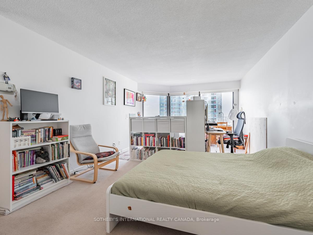65 Harbour Square 2204, Toronto Unit: 2204