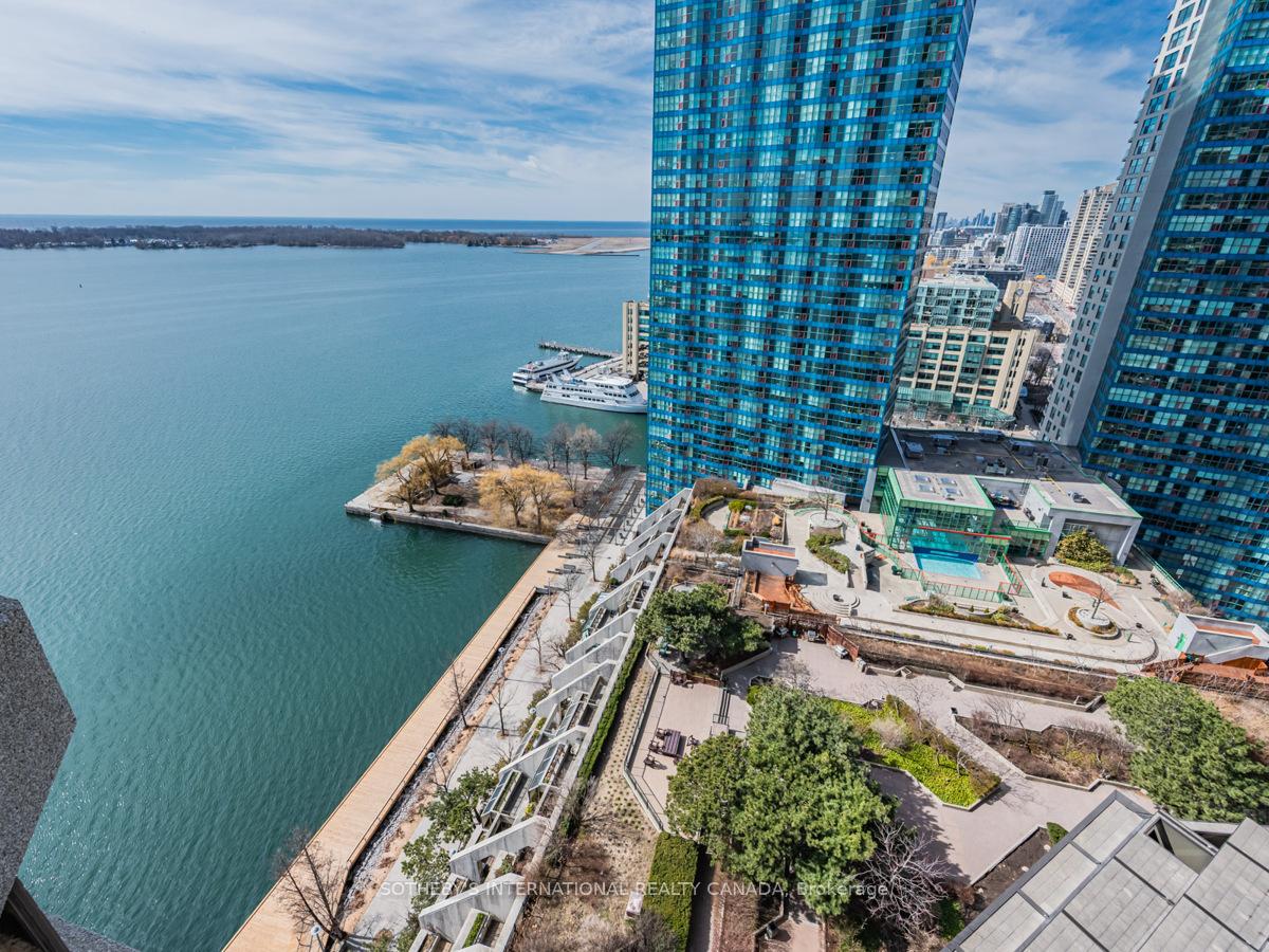 65 Harbour Square 2204, Toronto Unit: 2204