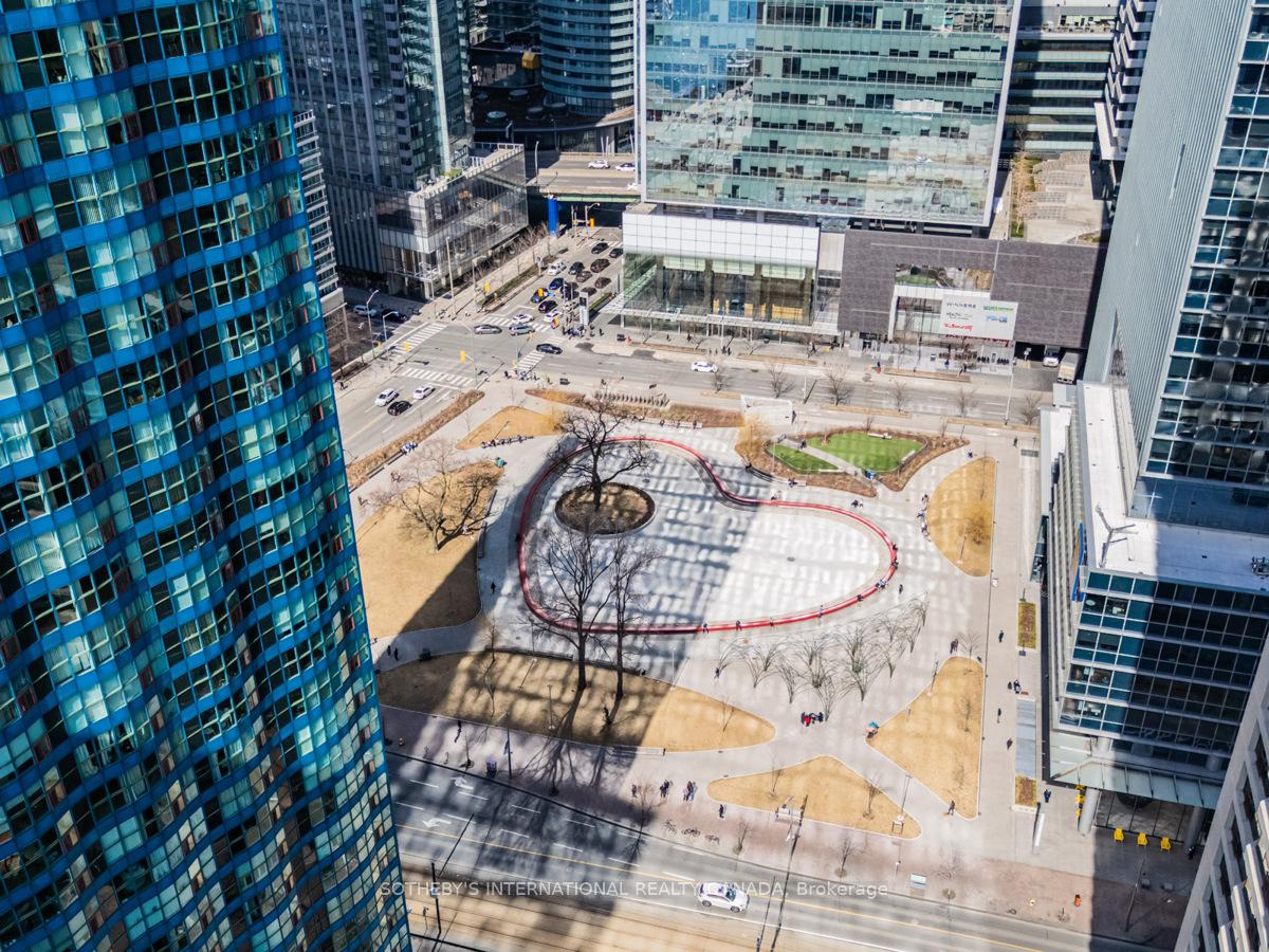 65 Harbour Square 2204, Toronto Unit: 2204