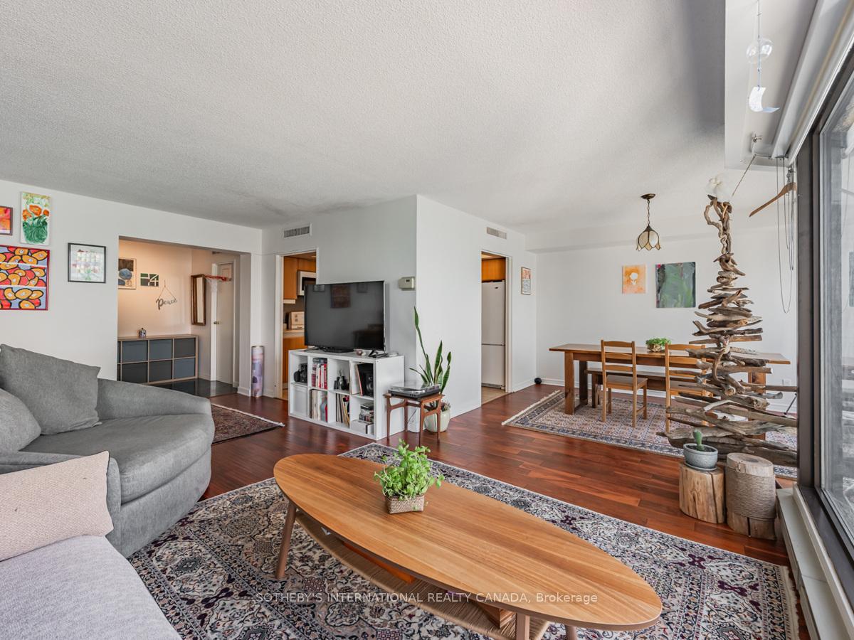 65 Harbour Square 2204, Toronto Unit: 2204