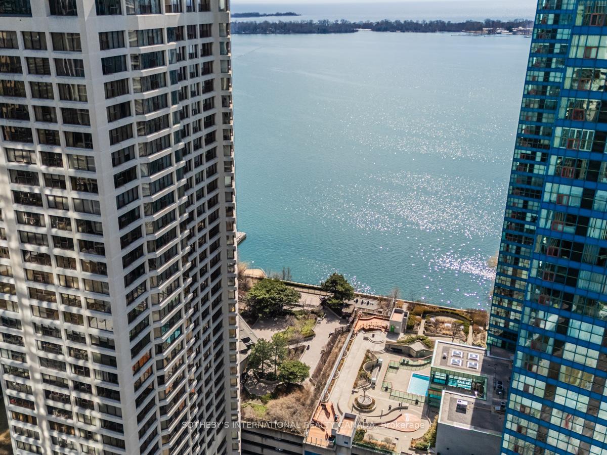 65 Harbour Square 2204, Toronto Unit: 2204