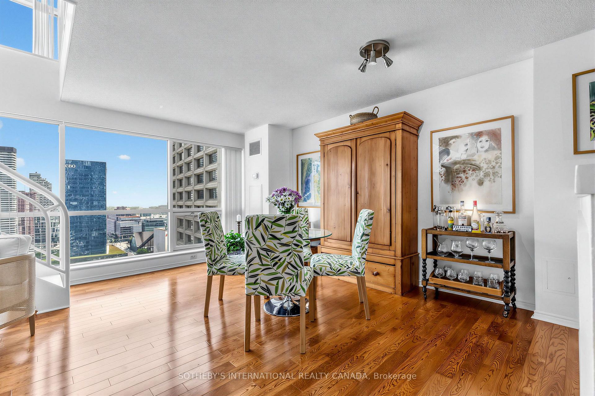 10 Yonge Street 2809, Toronto Unit: 2809