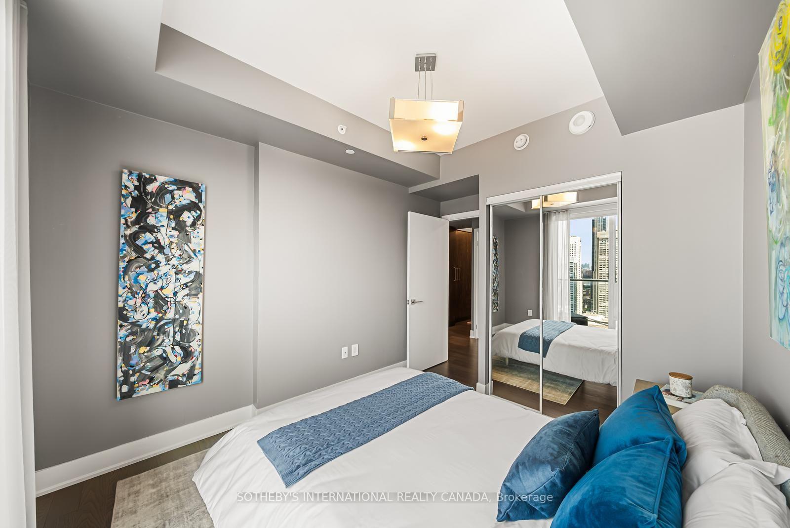 955 Bay Street 3807, Toronto Unit: 3807