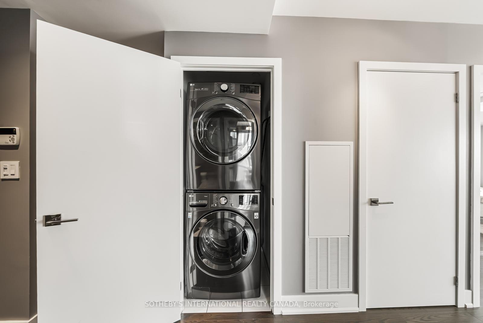 955 Bay Street 3807, Toronto Unit: 3807