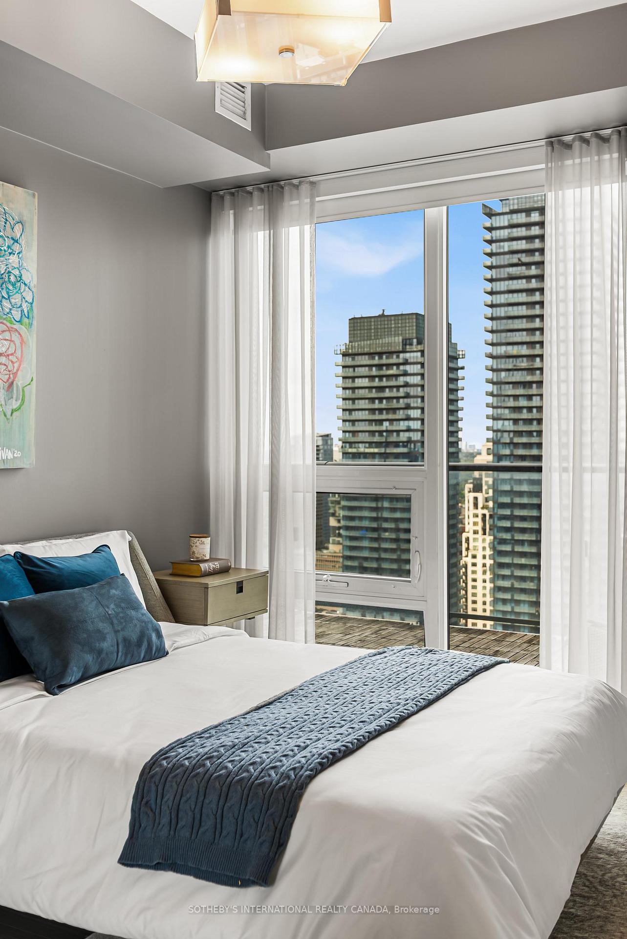 955 Bay Street 3807, Toronto Unit: 3807