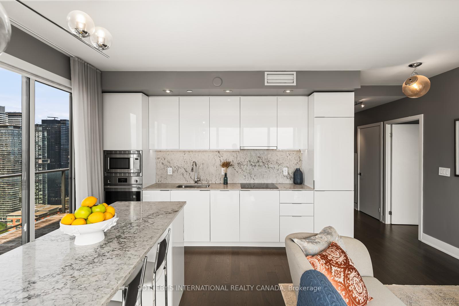 955 Bay Street 3807, Toronto Unit: 3807