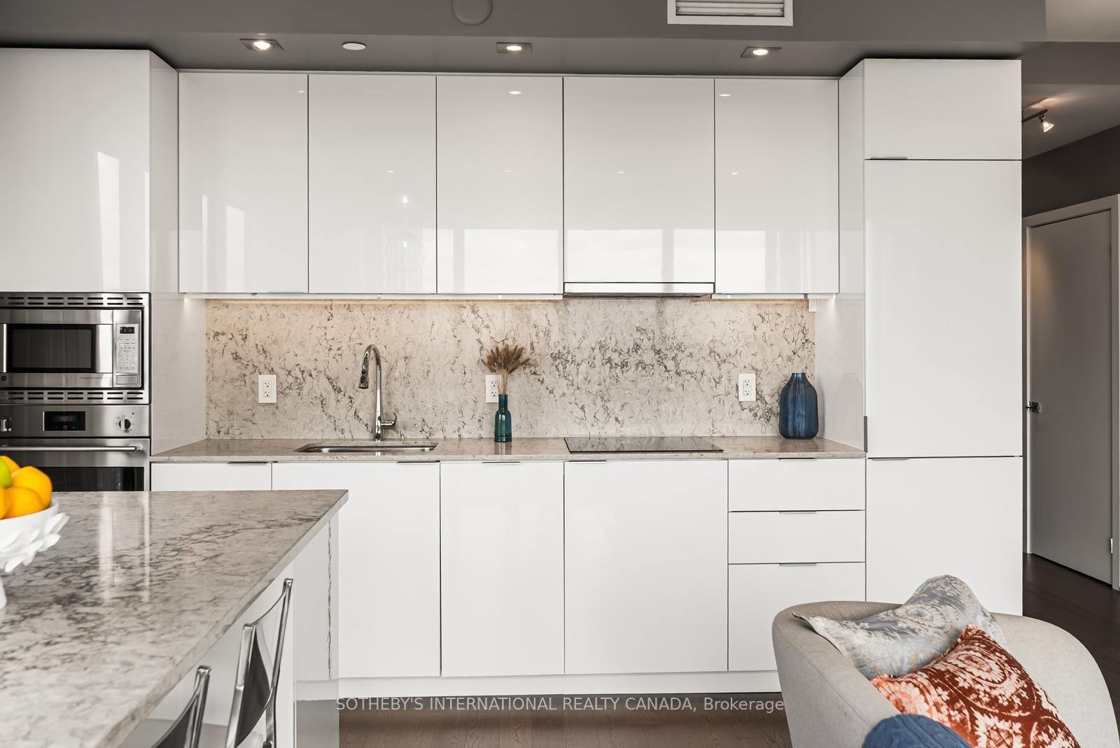 955 Bay Street 3807, Toronto Unit: 3807