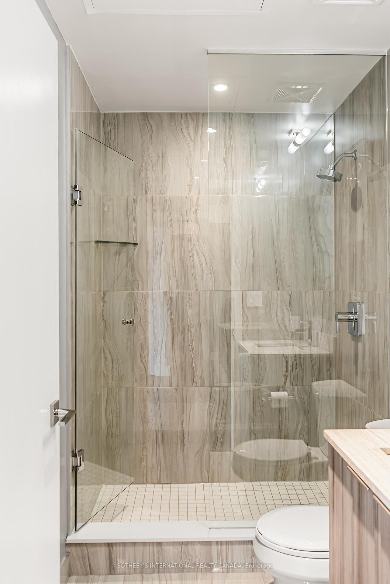 955 Bay Street 3807, Toronto Unit: 3807