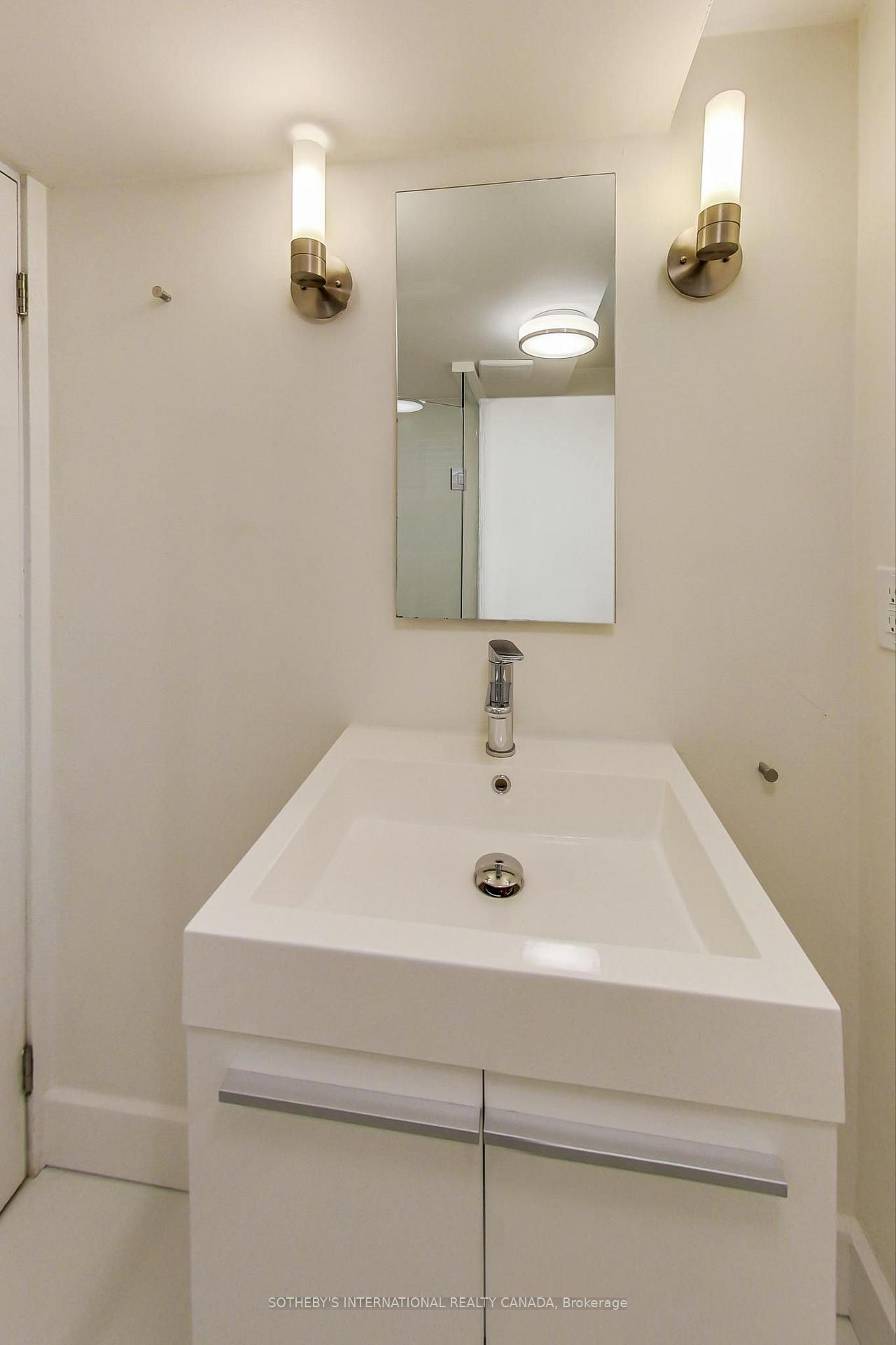 669 Euclid Avenue Lower, Toronto Unit: Lower