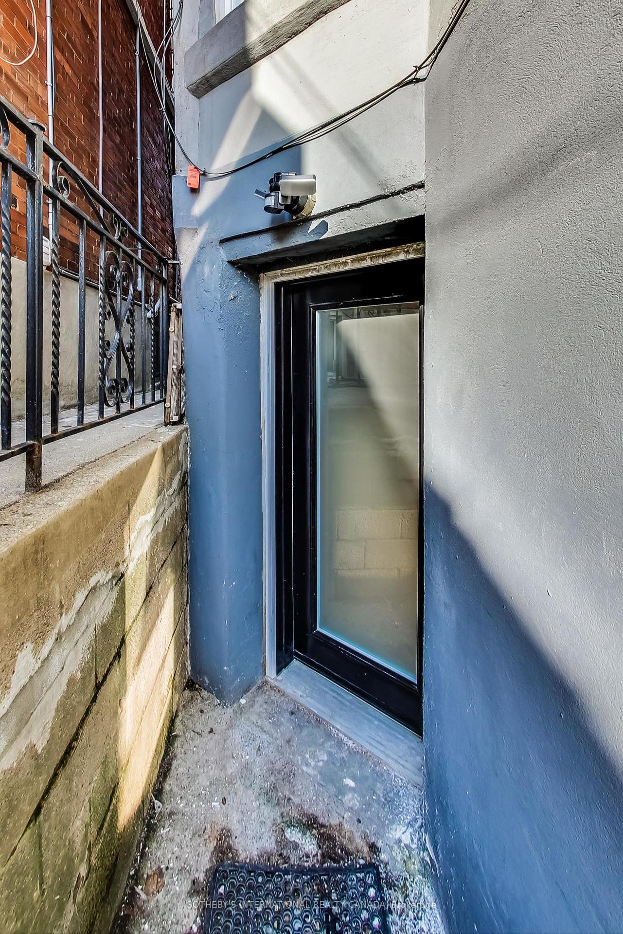 669 Euclid Avenue Lower, Toronto Unit: Lower
