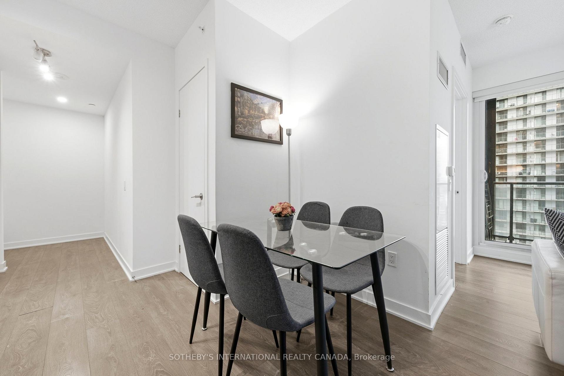 125 Blue Jays Way 3208, Toronto Unit: 3208