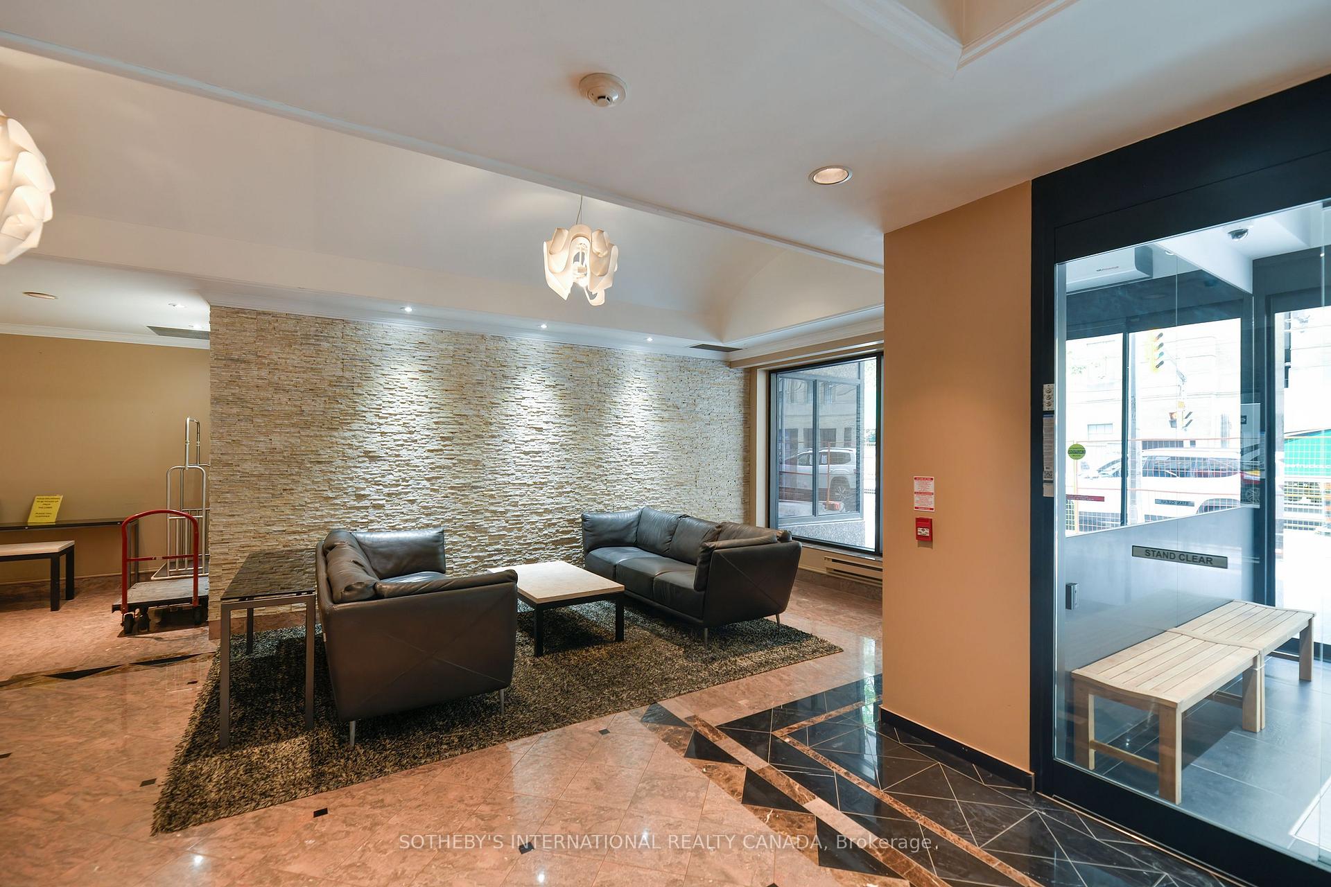 45 Carlton Street 1707, Toronto Unit: 1707
