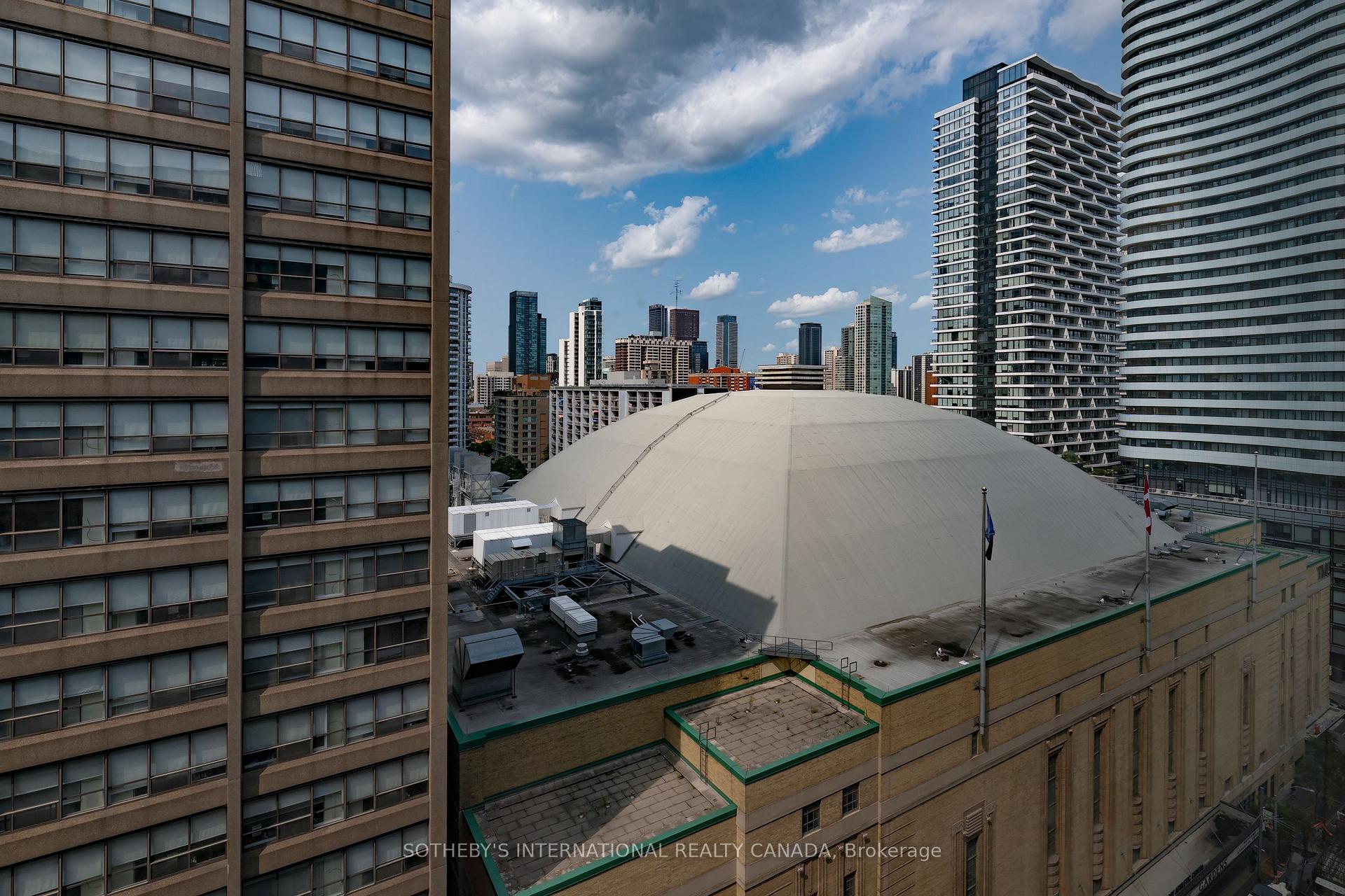 45 Carlton Street 1707, Toronto Unit: 1707