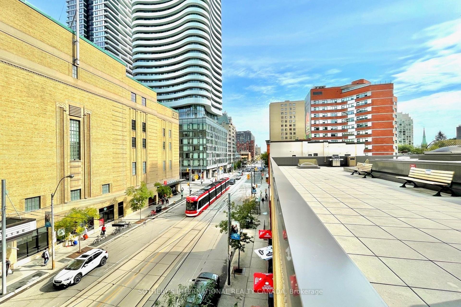 45 Carlton Street 1707, Toronto Unit: 1707