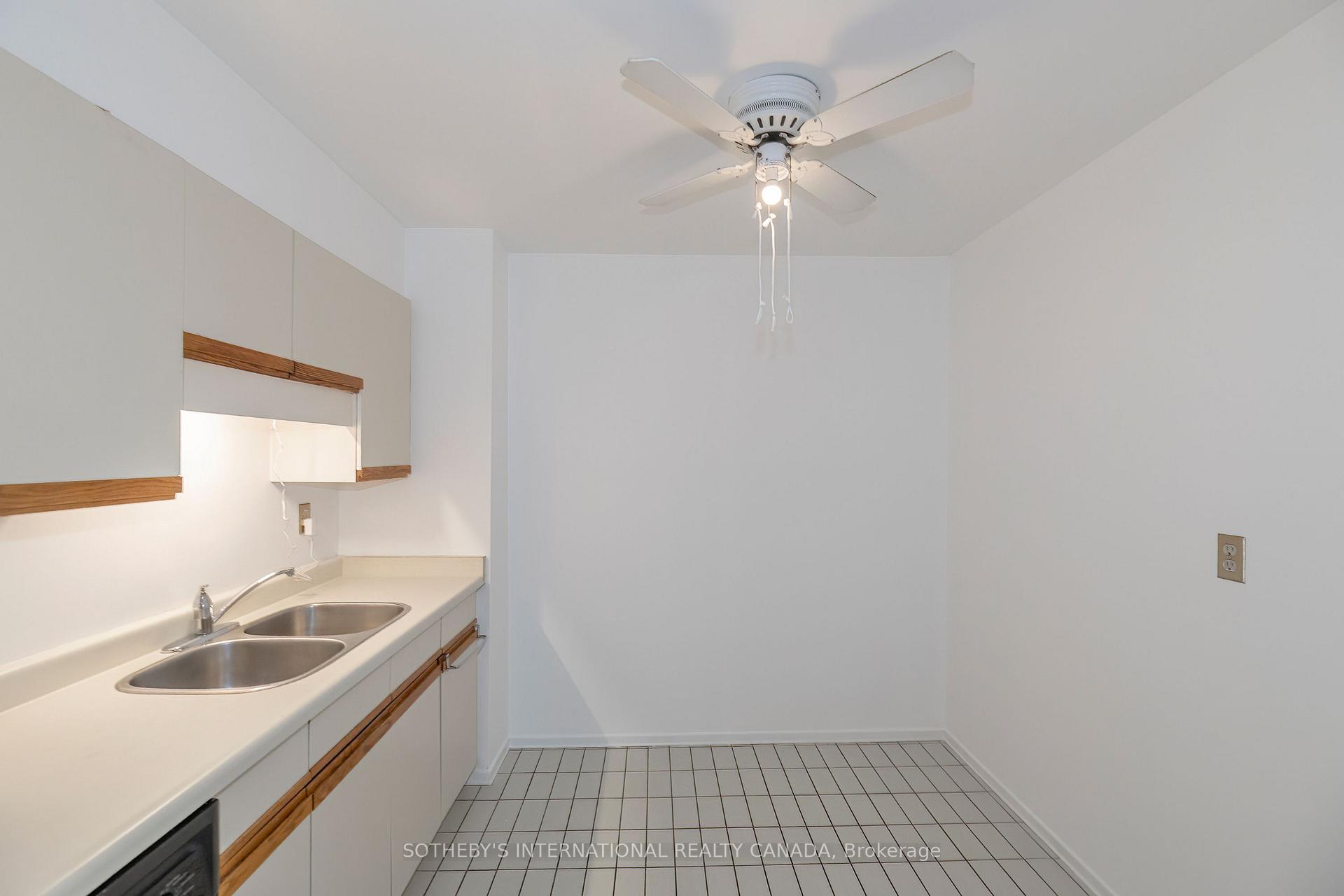 45 Carlton Street 1707, Toronto Unit: 1707