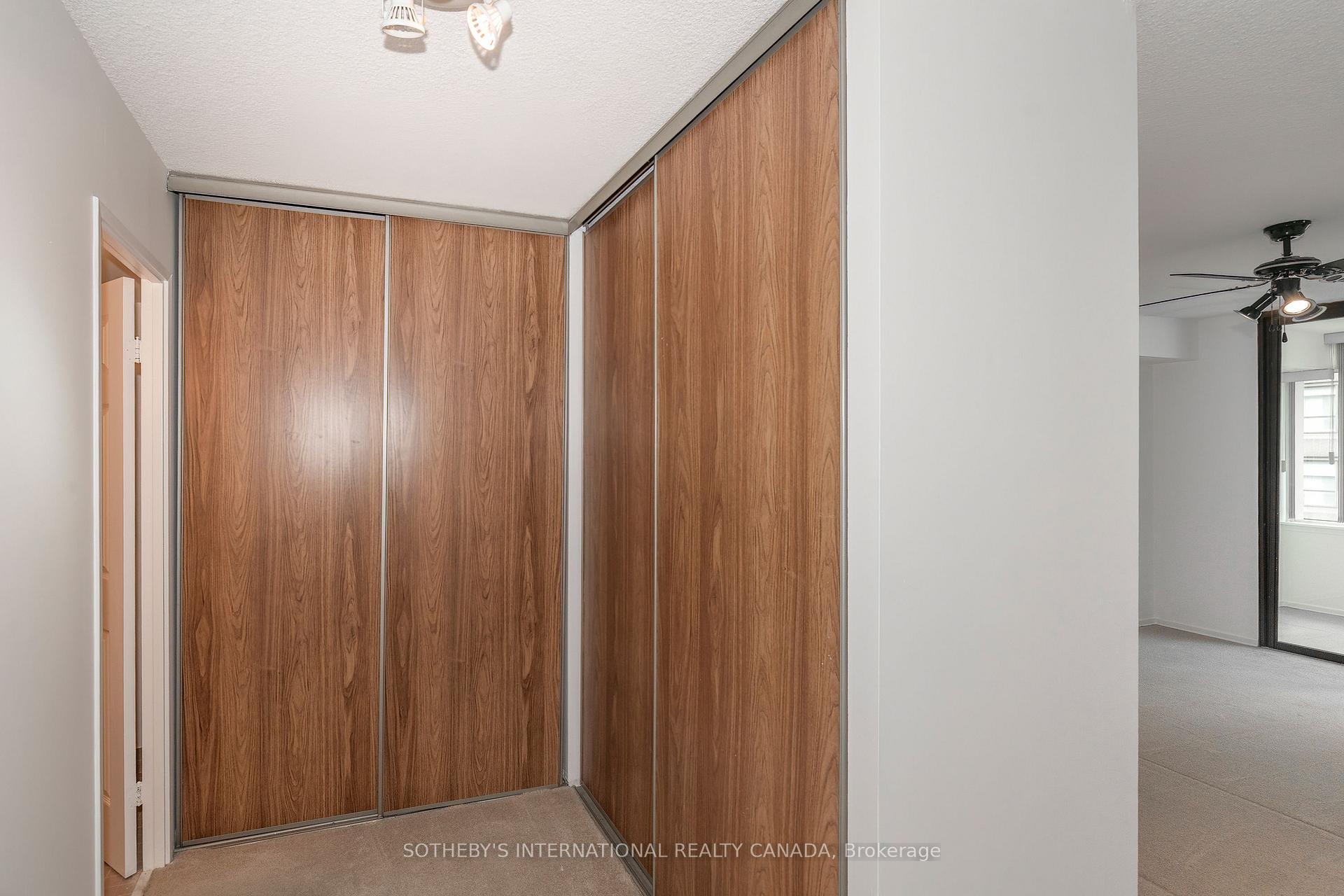 45 Carlton Street 1707, Toronto Unit: 1707