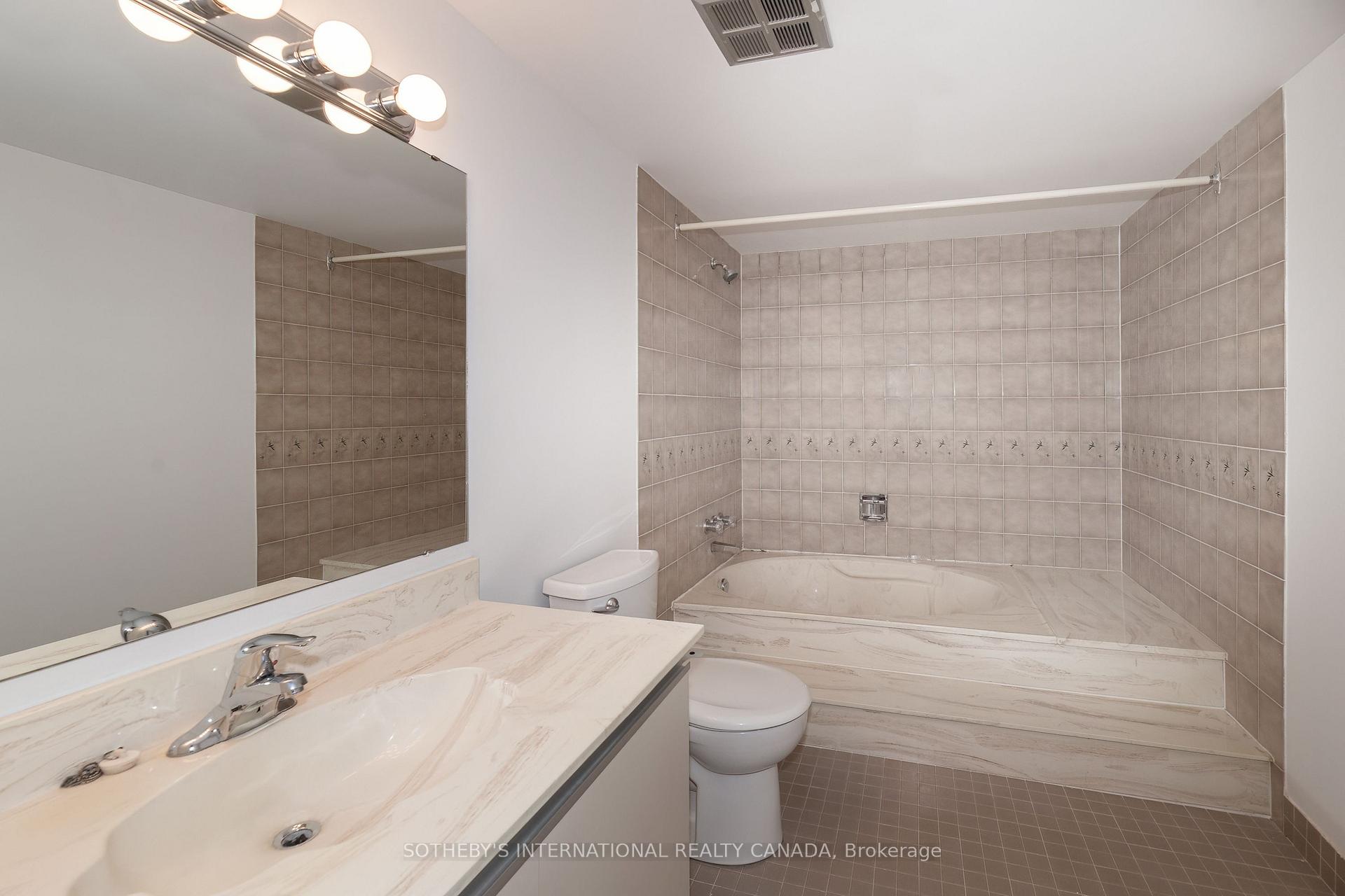 45 Carlton Street 1707, Toronto Unit: 1707