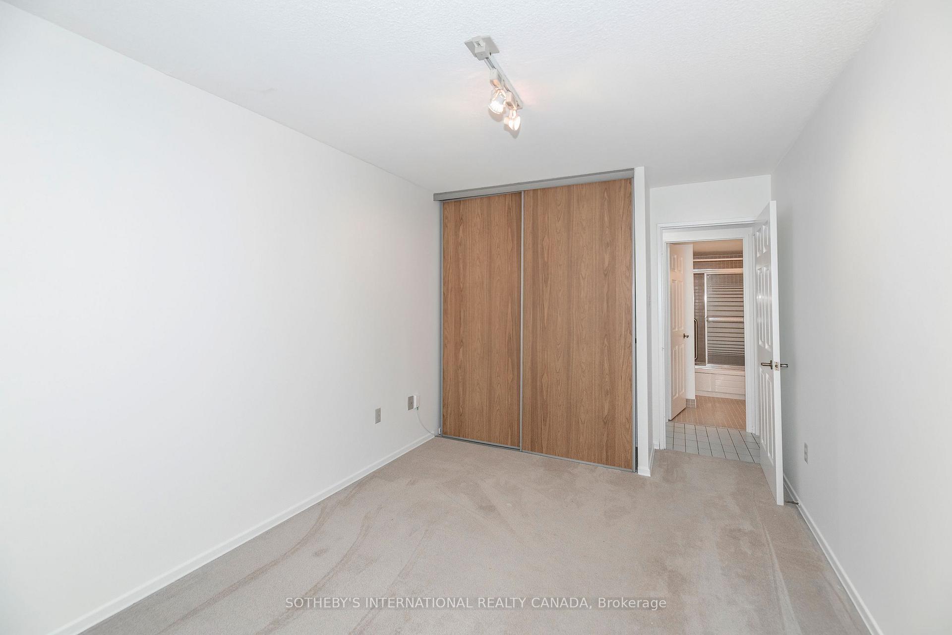 45 Carlton Street 1707, Toronto Unit: 1707