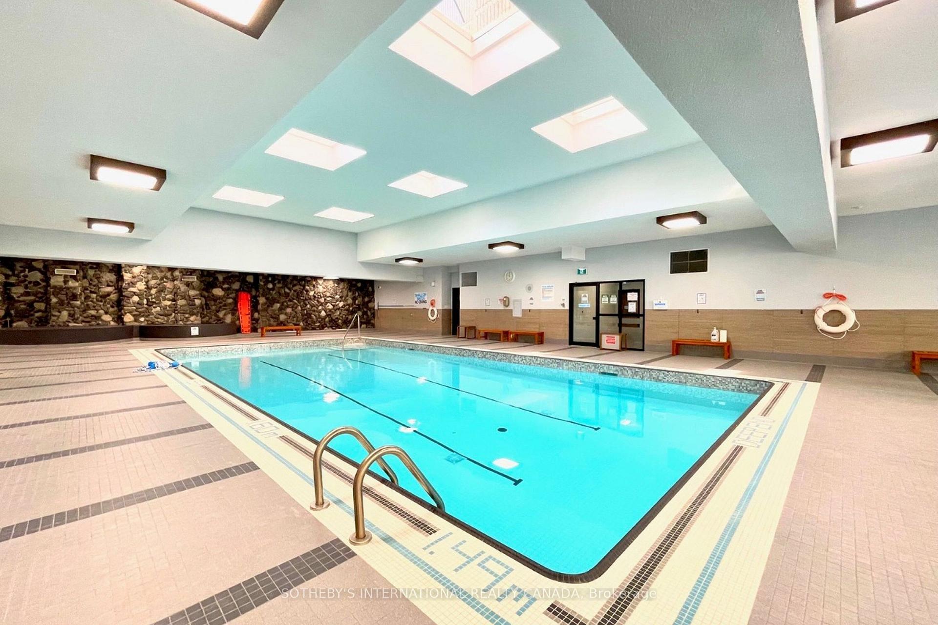 45 Carlton Street 1707, Toronto Unit: 1707