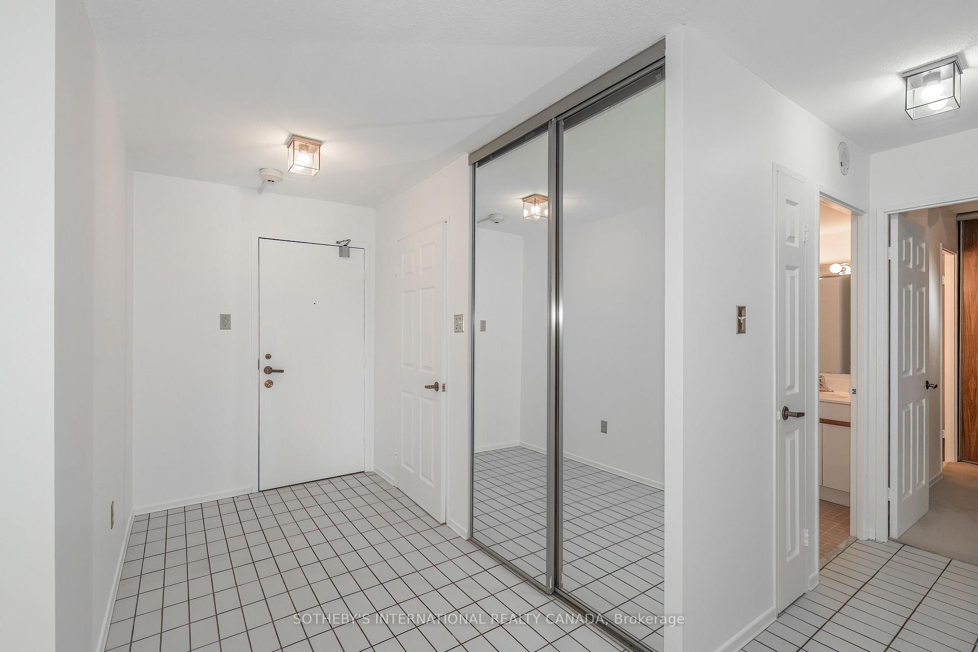 45 Carlton Street 1707, Toronto Unit: 1707