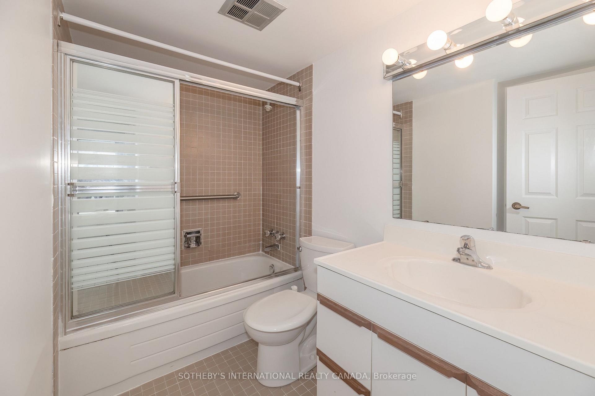 45 Carlton Street 1707, Toronto Unit: 1707