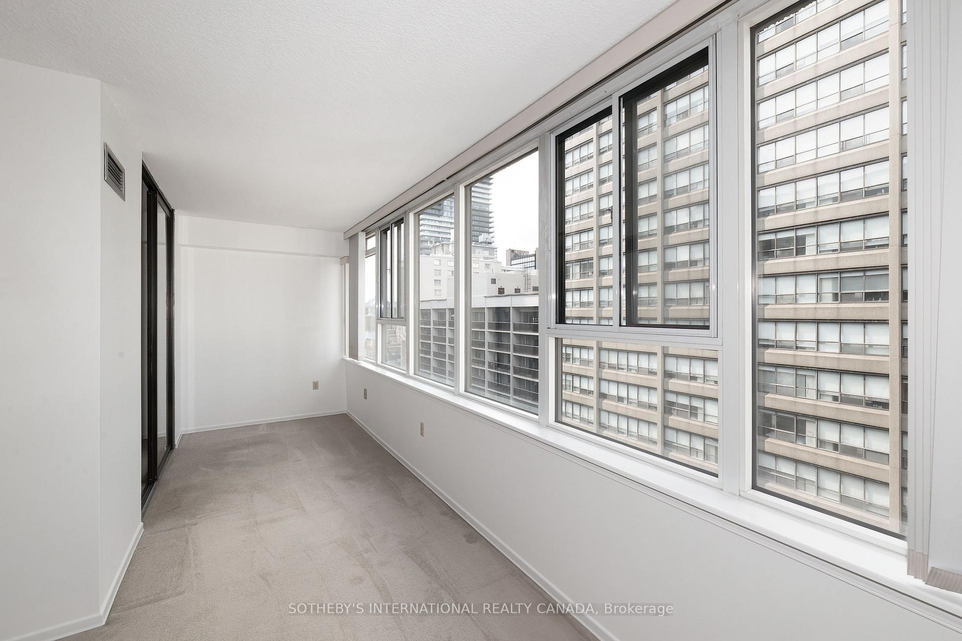 45 Carlton Street 1707, Toronto Unit: 1707