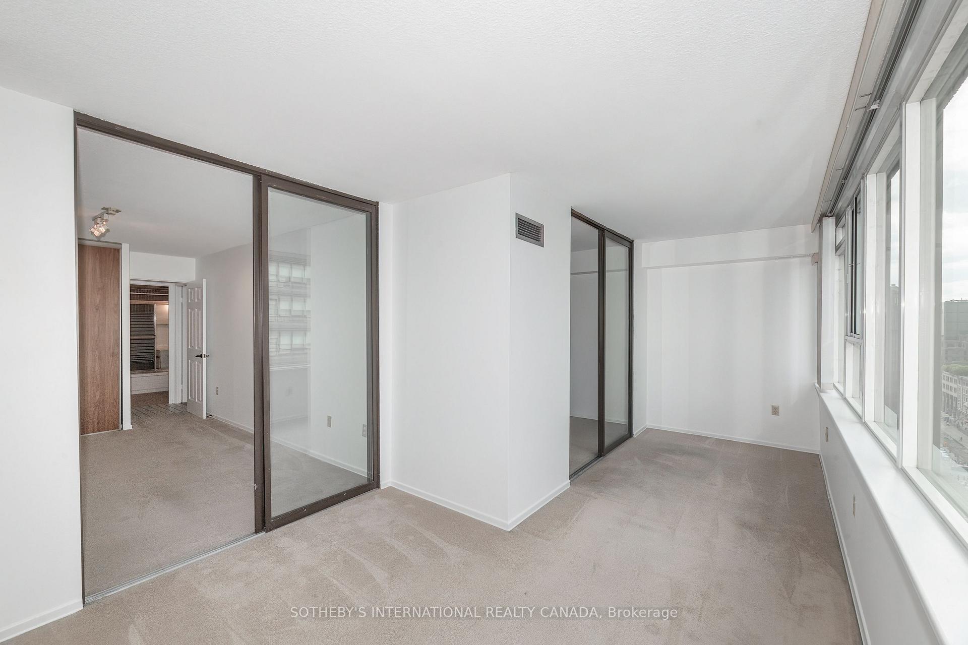 45 Carlton Street 1707, Toronto Unit: 1707