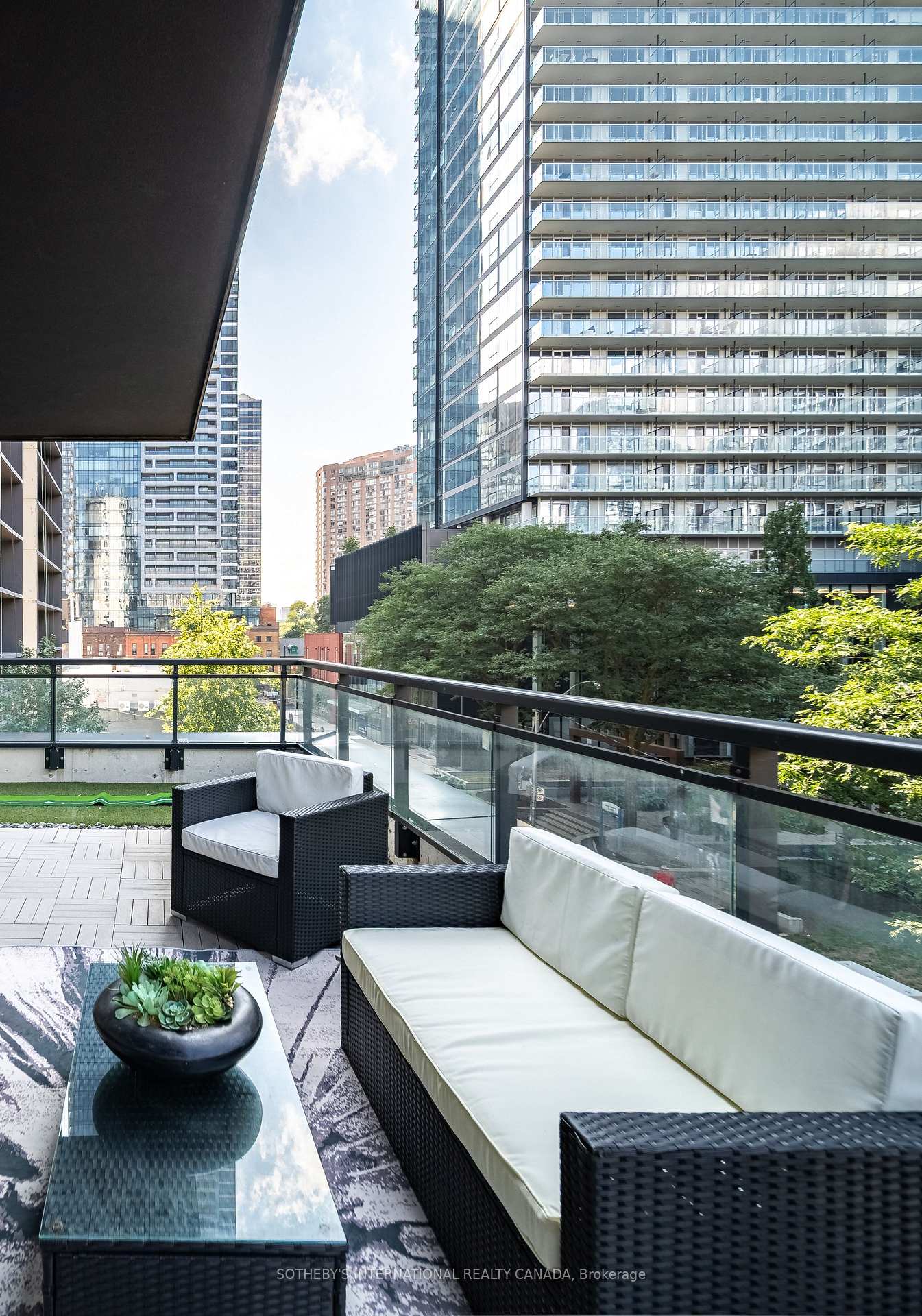 17 Dundonald Street 302, Toronto Unit: 302