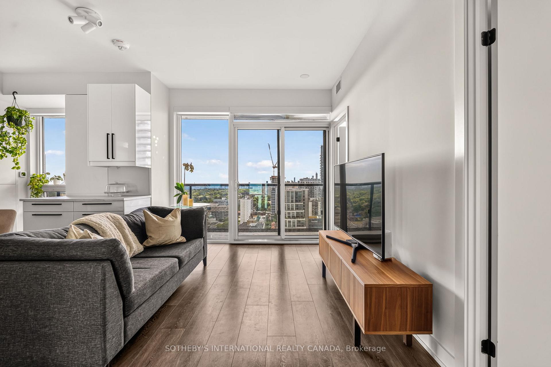 127 W BROADWAY Avenue 2302, Toronto Unit: 2302