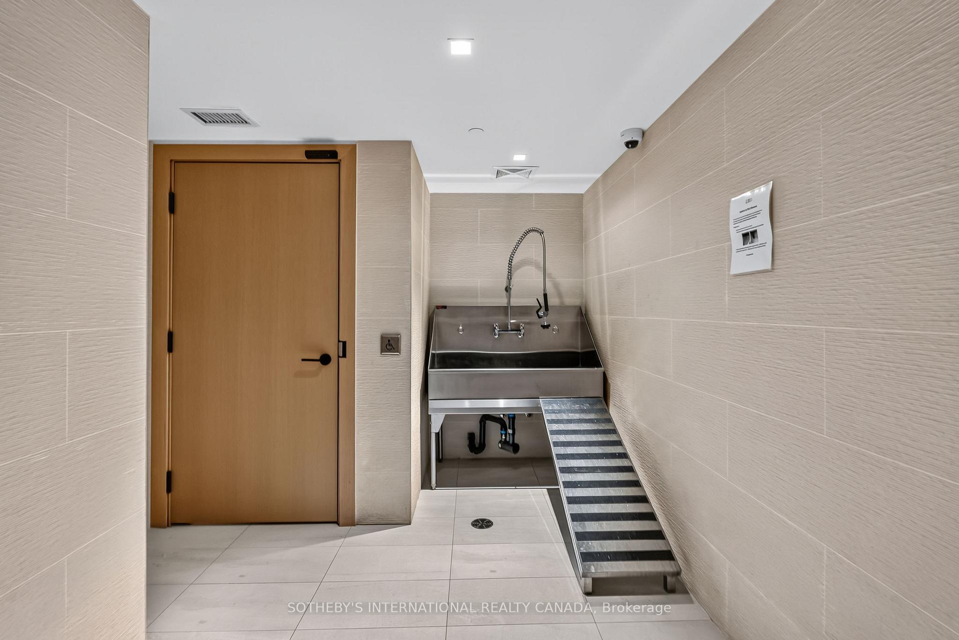 127 W BROADWAY Avenue 2302, Toronto Unit: 2302