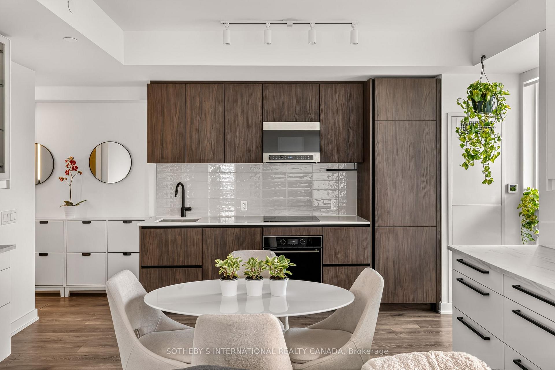 127 W BROADWAY Avenue 2302, Toronto Unit: 2302