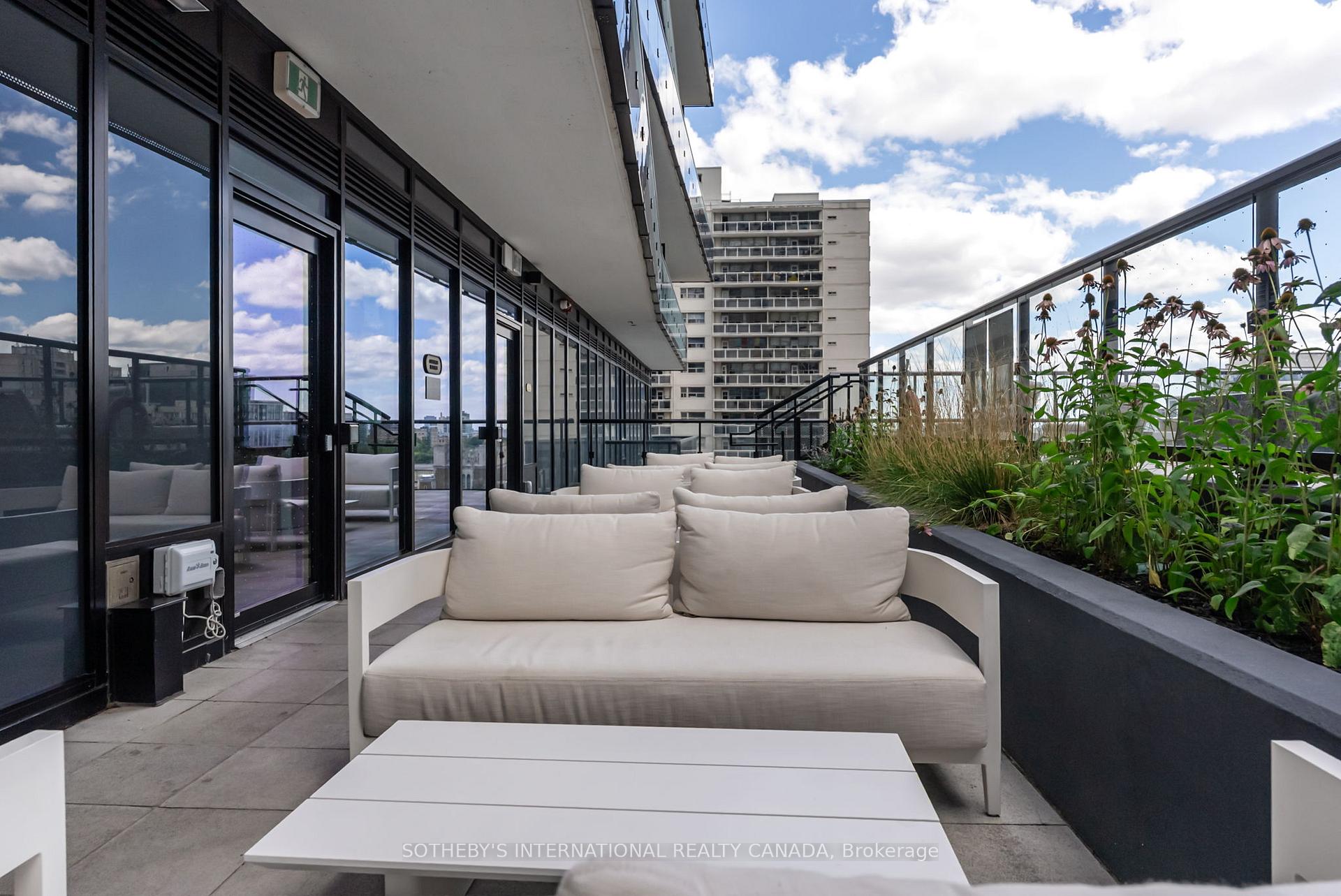 127 W BROADWAY Avenue 2302, Toronto Unit: 2302