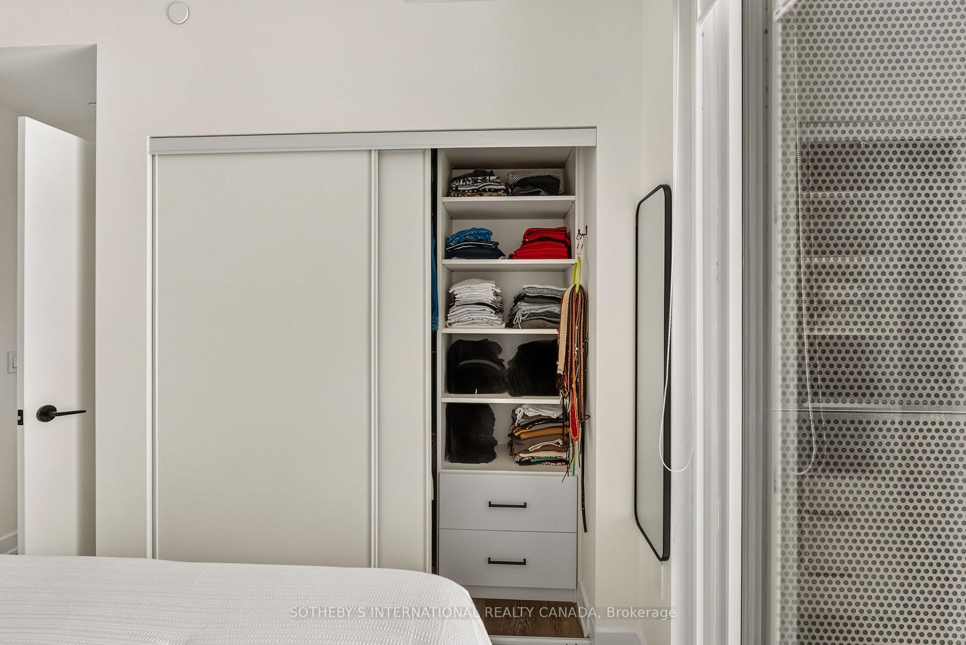 127 W BROADWAY Avenue 2302, Toronto Unit: 2302