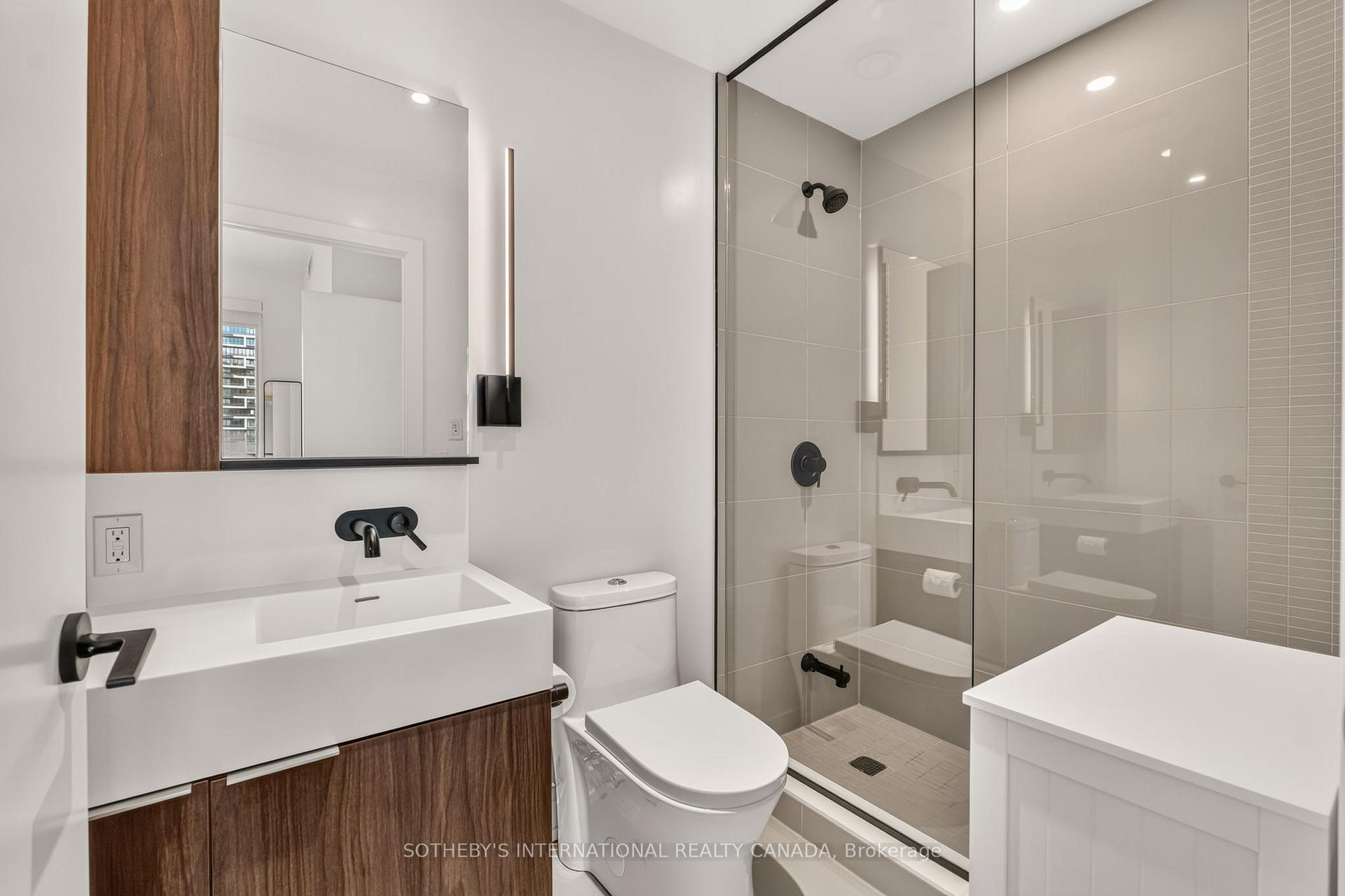 127 W BROADWAY Avenue 2302, Toronto Unit: 2302