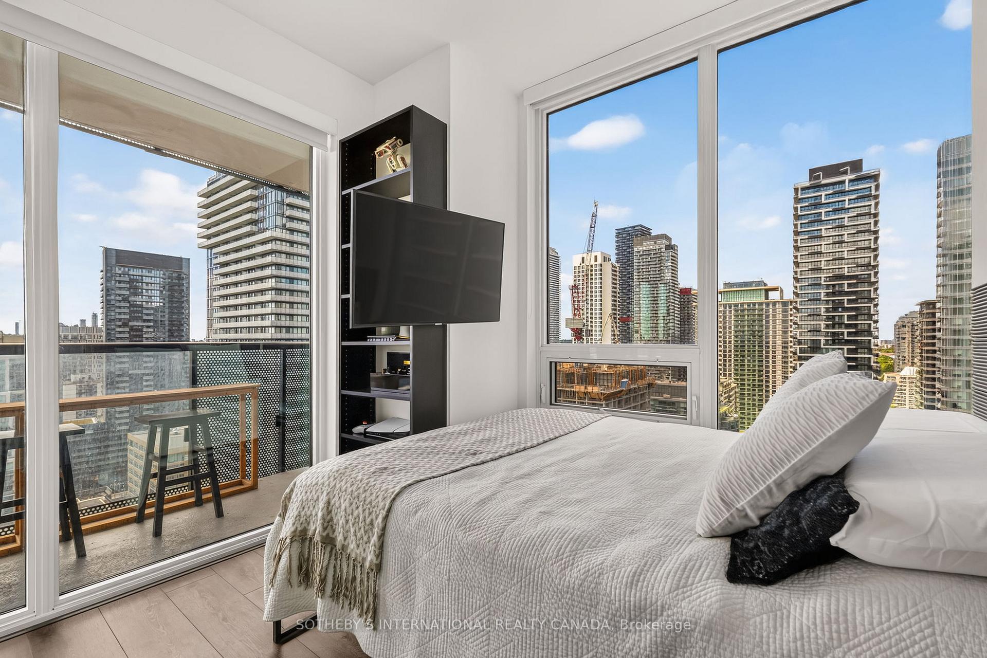 127 W BROADWAY Avenue 2302, Toronto Unit: 2302