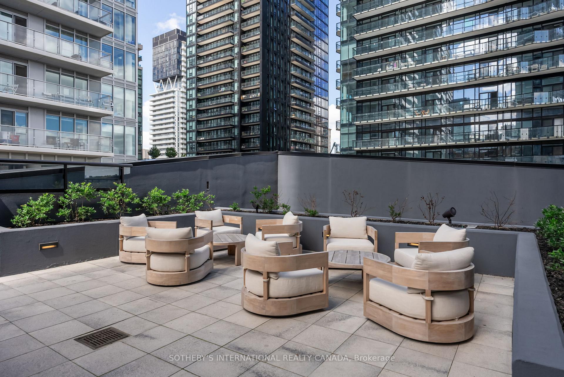 127 W BROADWAY Avenue 2302, Toronto Unit: 2302