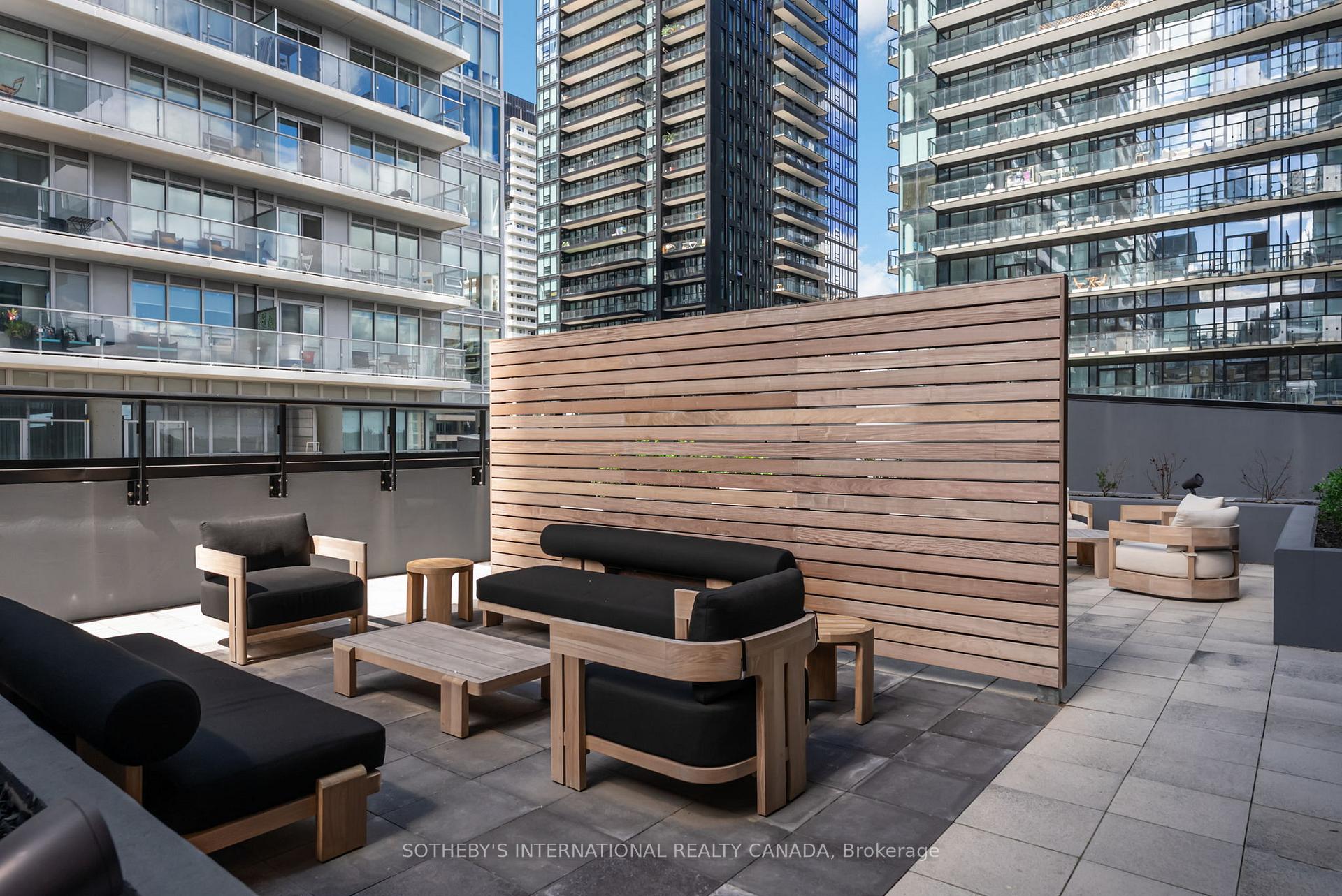 127 W BROADWAY Avenue 2302, Toronto Unit: 2302