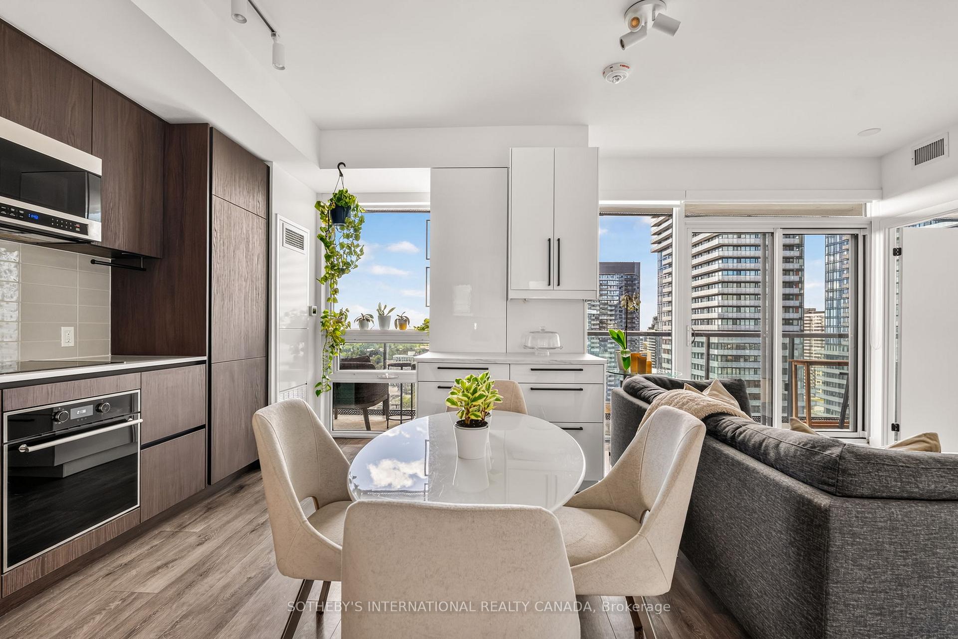 127 W BROADWAY Avenue 2302, Toronto Unit: 2302