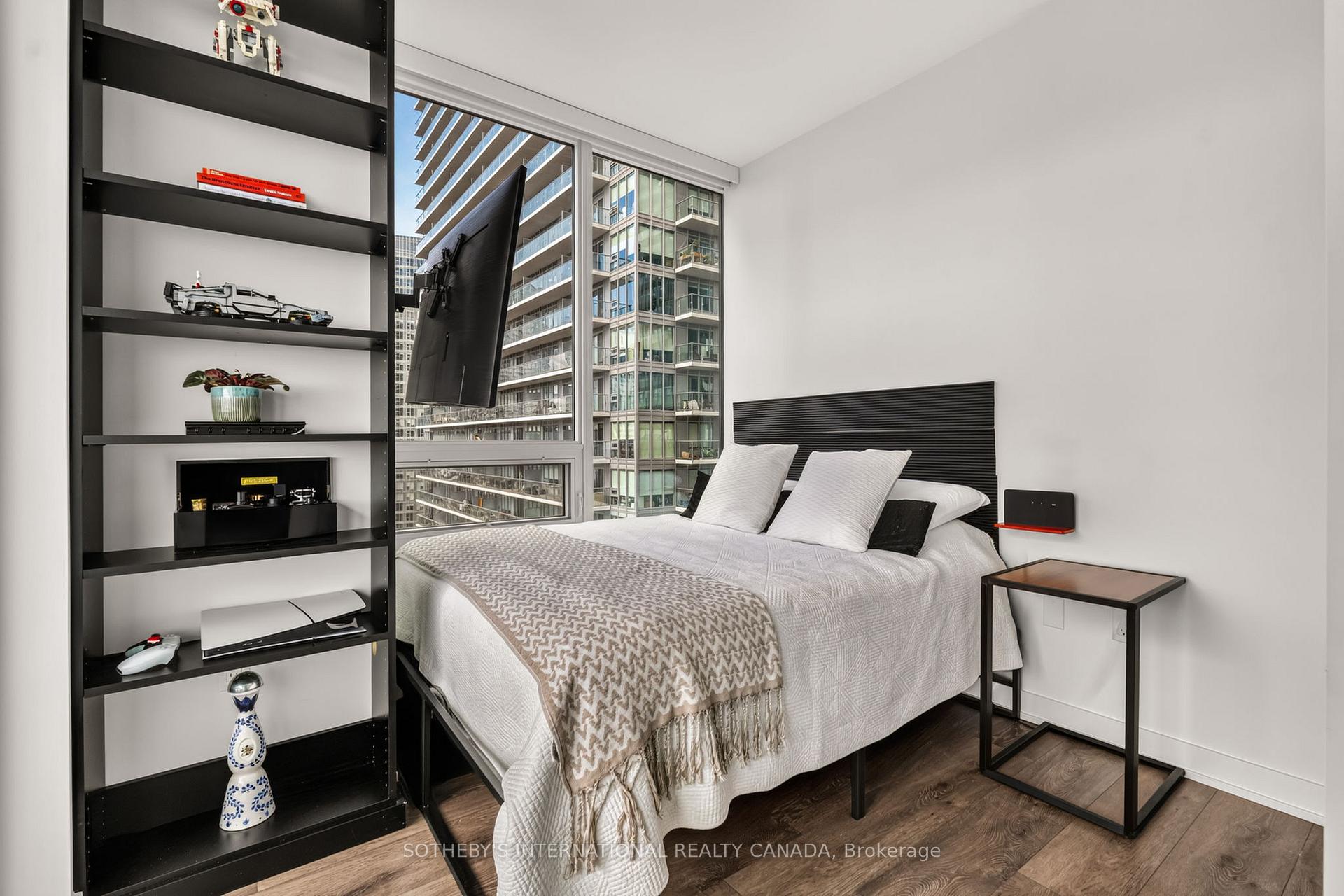 127 W BROADWAY Avenue 2302, Toronto Unit: 2302