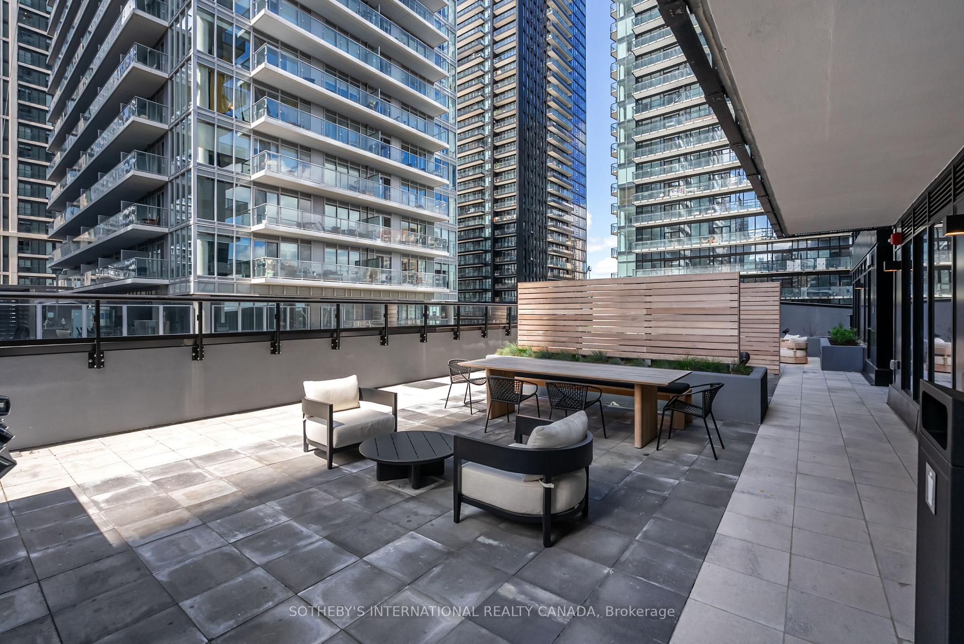 127 W BROADWAY Avenue 2302, Toronto Unit: 2302