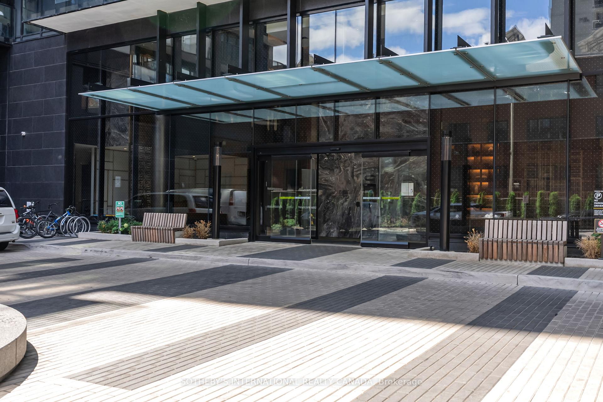 127 W BROADWAY Avenue 2302, Toronto Unit: 2302