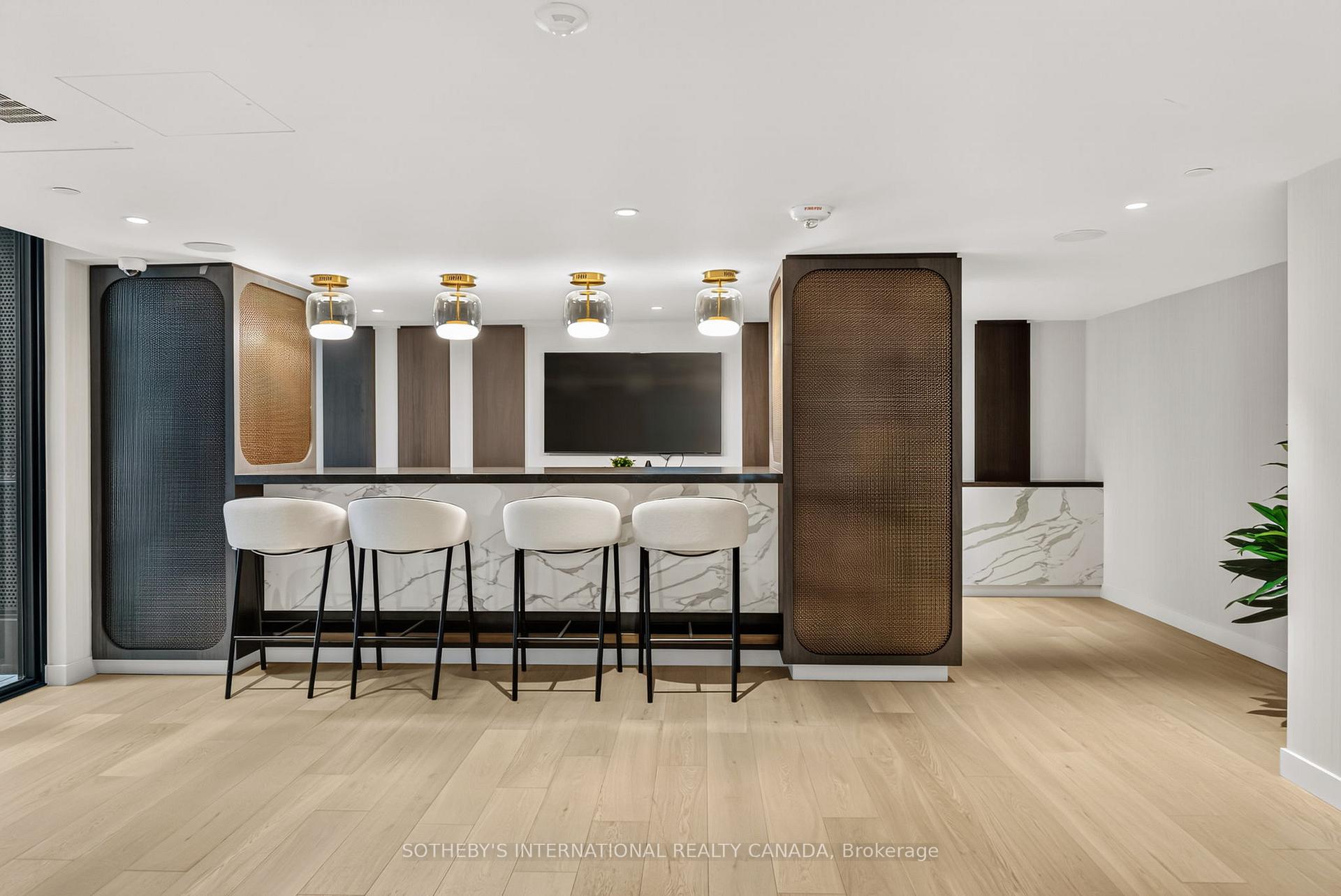 127 W BROADWAY Avenue 2302, Toronto Unit: 2302