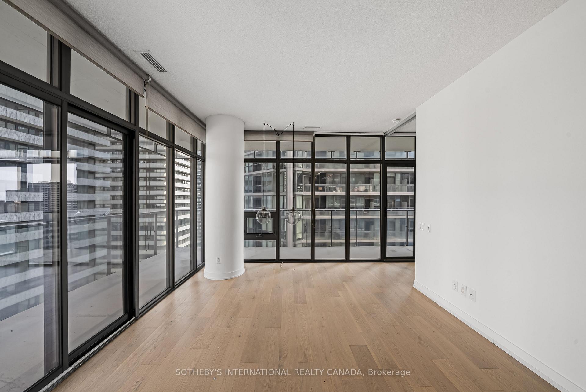 33 Charles Street E 1611, Toronto Unit: 1611