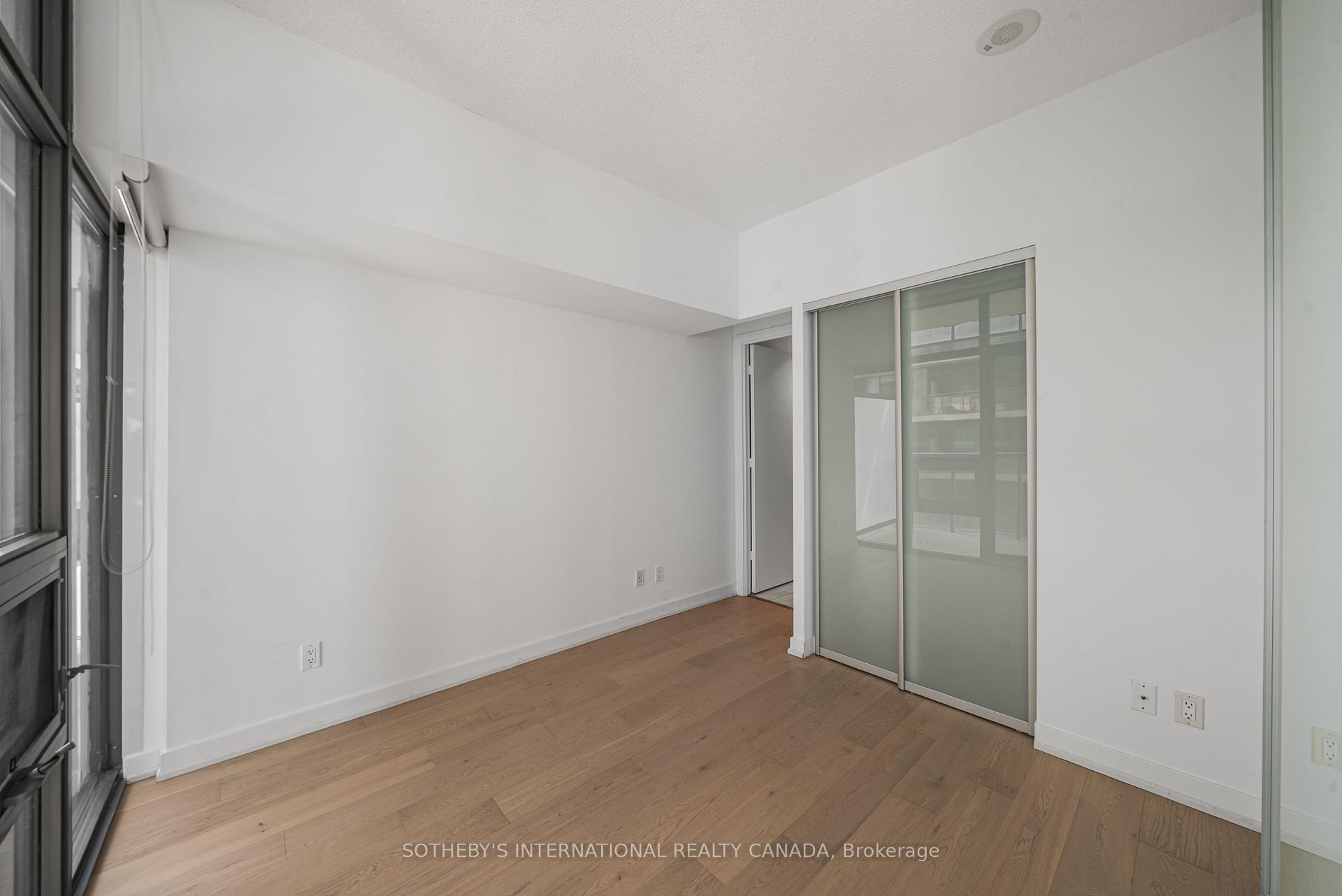 33 Charles Street E 1611, Toronto Unit: 1611