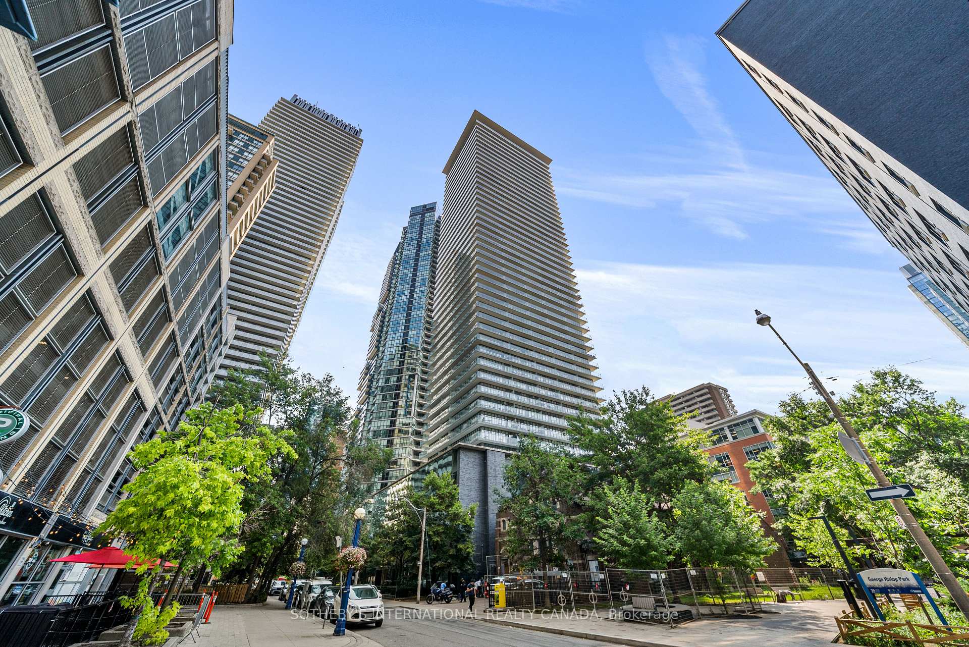 33 Charles Street E 1611, Toronto Unit: 1611