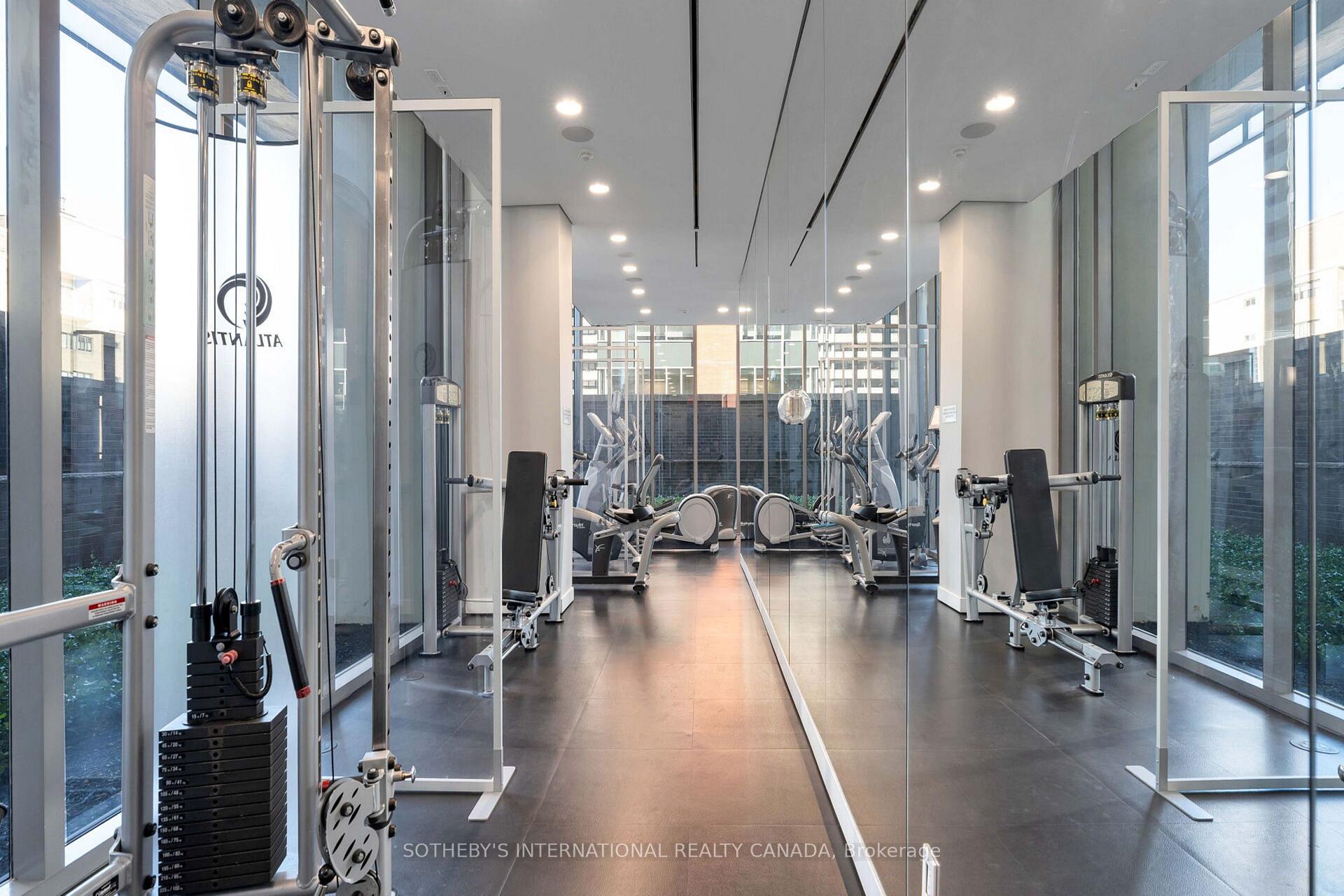 33 Charles Street E 1611, Toronto Unit: 1611