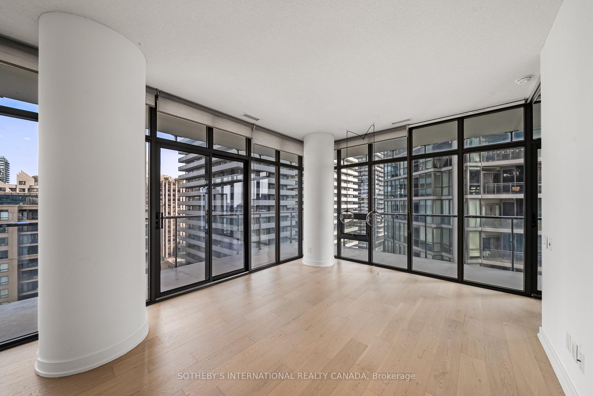 33 Charles Street E 1611, Toronto Unit: 1611