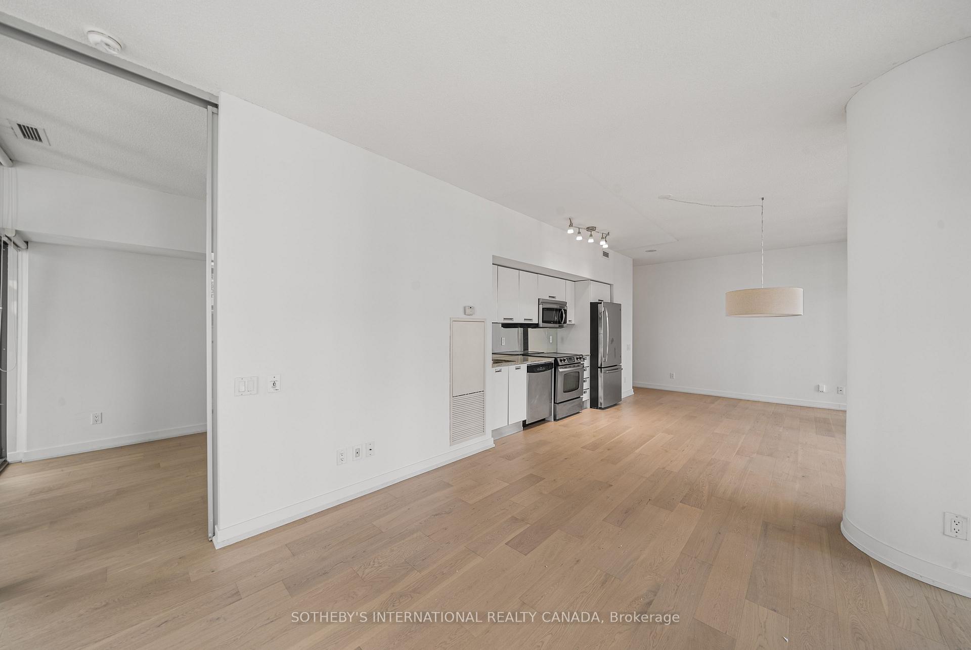 33 Charles Street E 1611, Toronto Unit: 1611